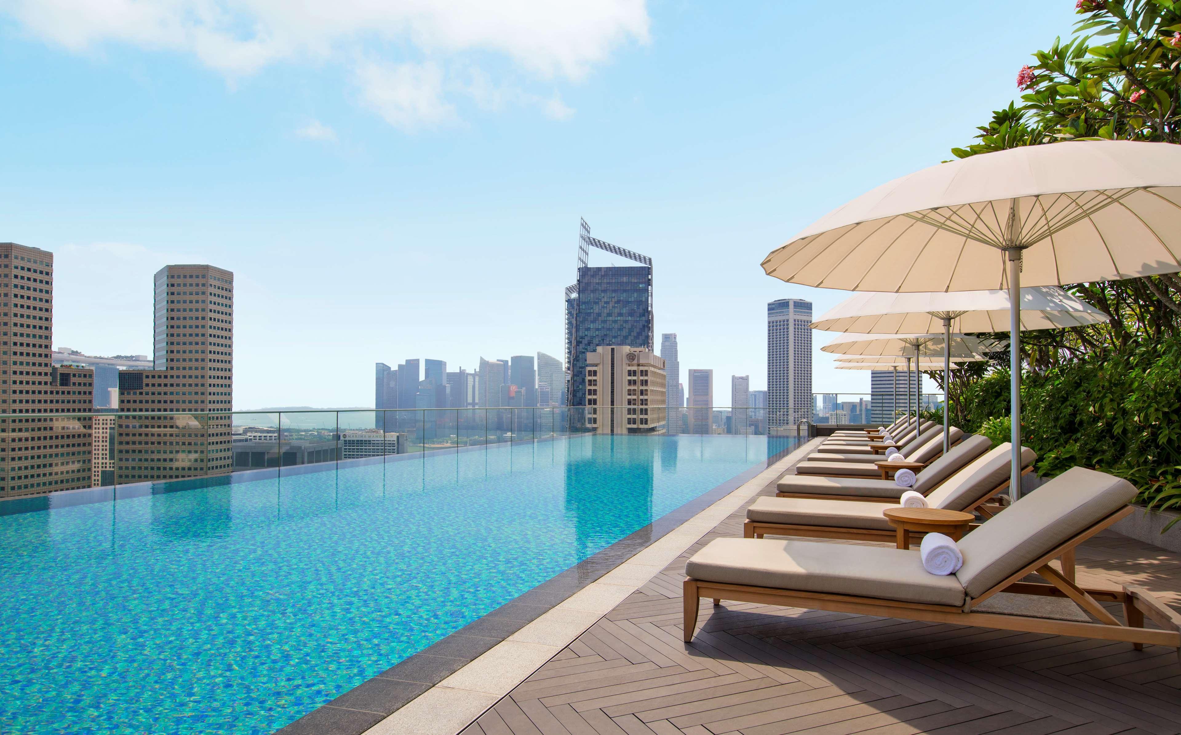 Andaz Singapore, By Hyatt Екстер'єр фото The rooftop pool at the hotel